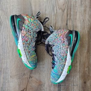 LeBron XVII LJFF (Big Boys, size 5)